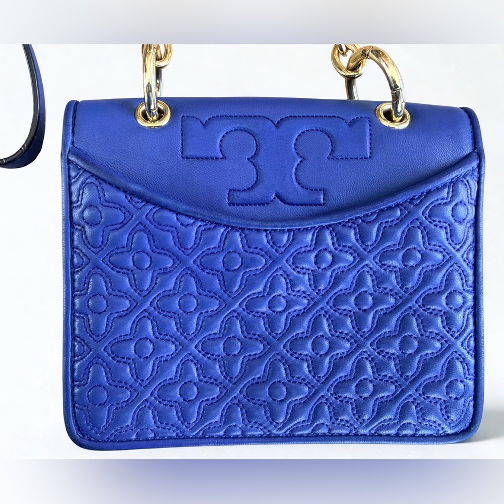 🔥 Tory Burch Fleming Small Quilted Floral Shoulder Bag - Royal Blue/Gold - Picture 2 of 8